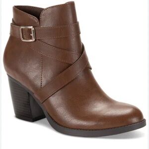 Style & Co Zetta Brown Ankle Boots with Buckle detail, size 6.5